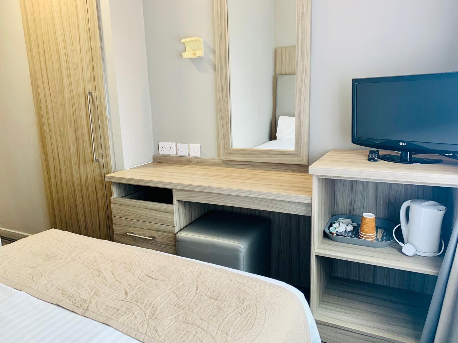 Hotel Lily London Bagian luar foto